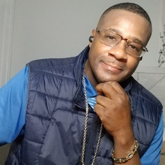 Meet your Posher, Derrick - Picture 1 of 1